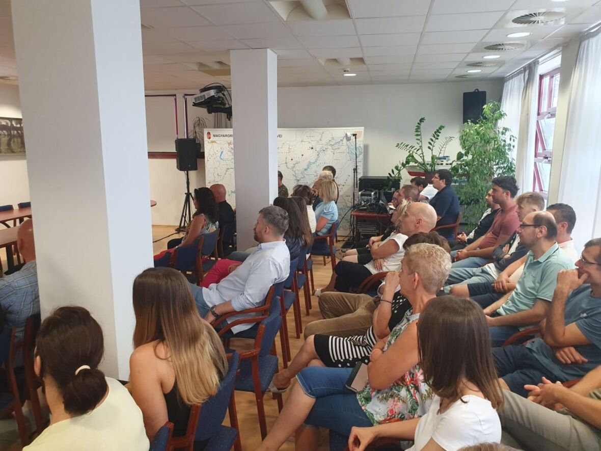 Sajtónyilvános tésztvevők